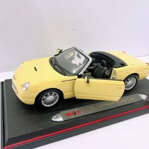 Maisto 31866 1:18 Yellow Thunderbird Show Car Collectible Convertible Car Figure